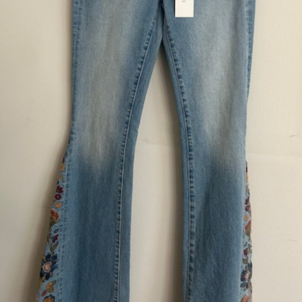 Driftwood Farrah X Zen Embroidered Floral Flare Light Wash Jeans NWT - Picture 10 of 16